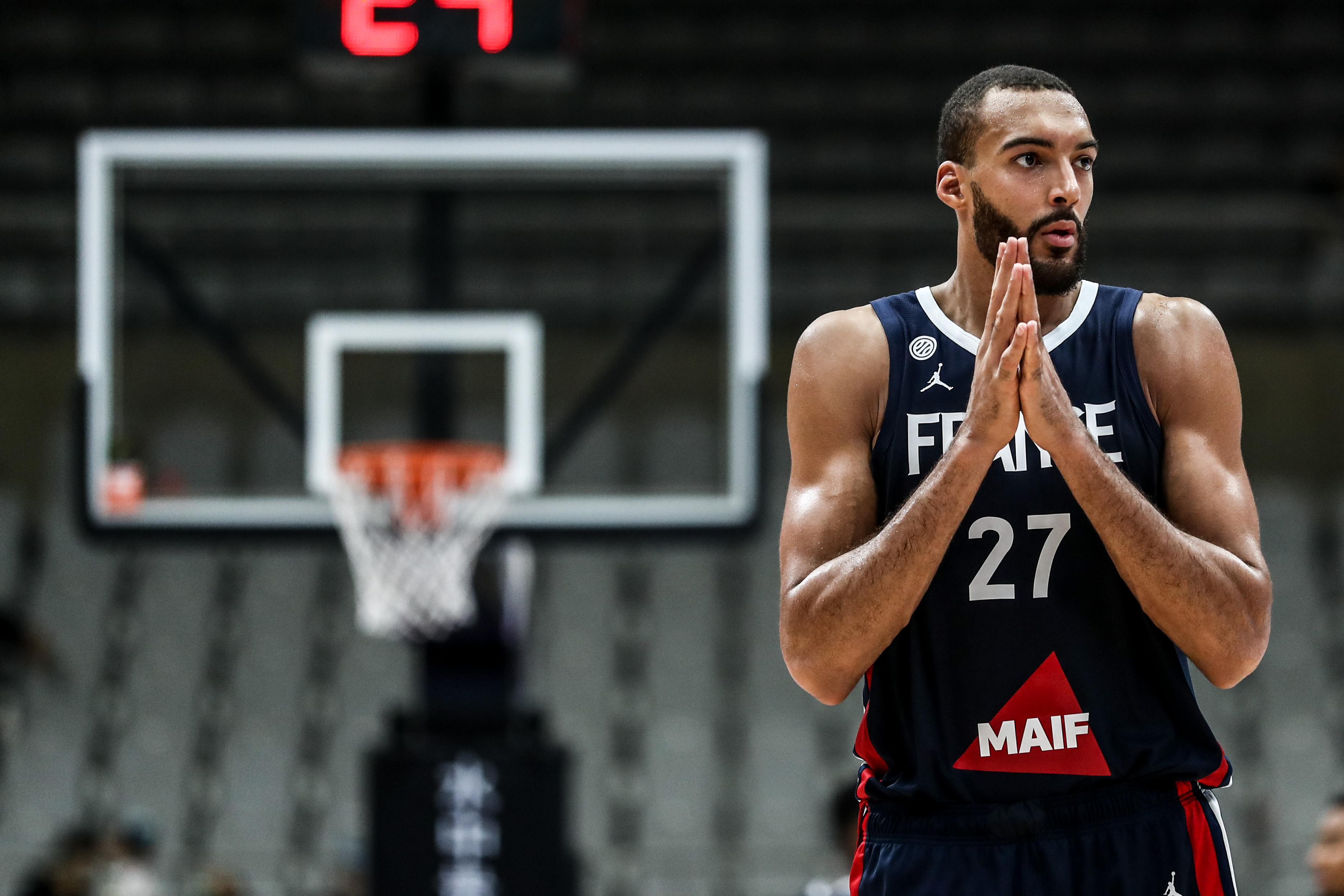 lol视频攻略-包含里昂发布备战花絮；国际比赛日战术微调；CBA常规赛任务艰巨；训练强度明显提升的词条