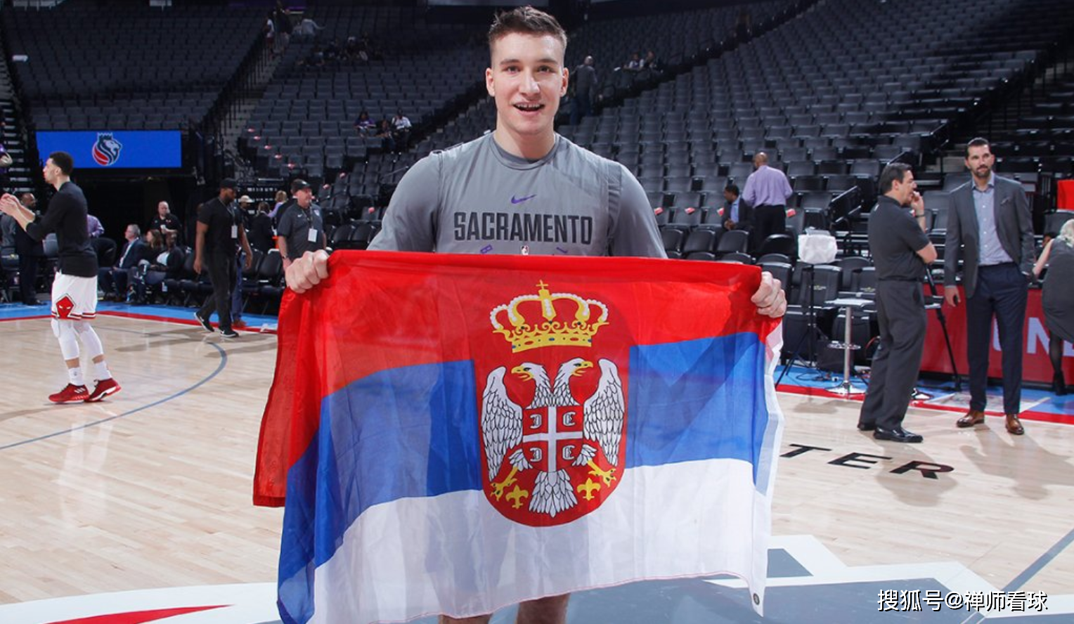 lol视频-关于奥兰多魔术训练开放日，窗口期止住颓势引欢呼，社区盾在即，球探报告显示潜力的信息